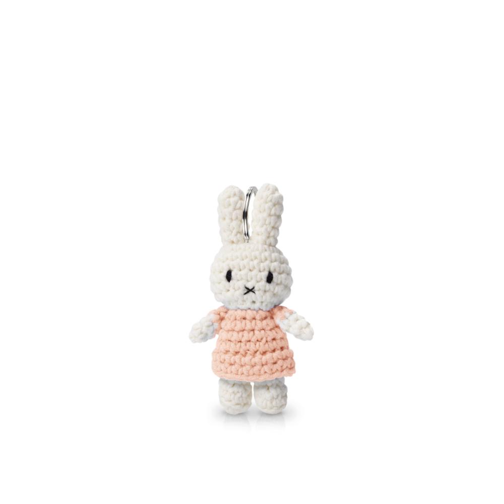 Handmade Miffy crochet keychain, a knitted bunny toy with 100% cotton fabric. Measures 18x10x5 cm, weighing 25g. From Strangecat Toys, a blind box and art toy store.
