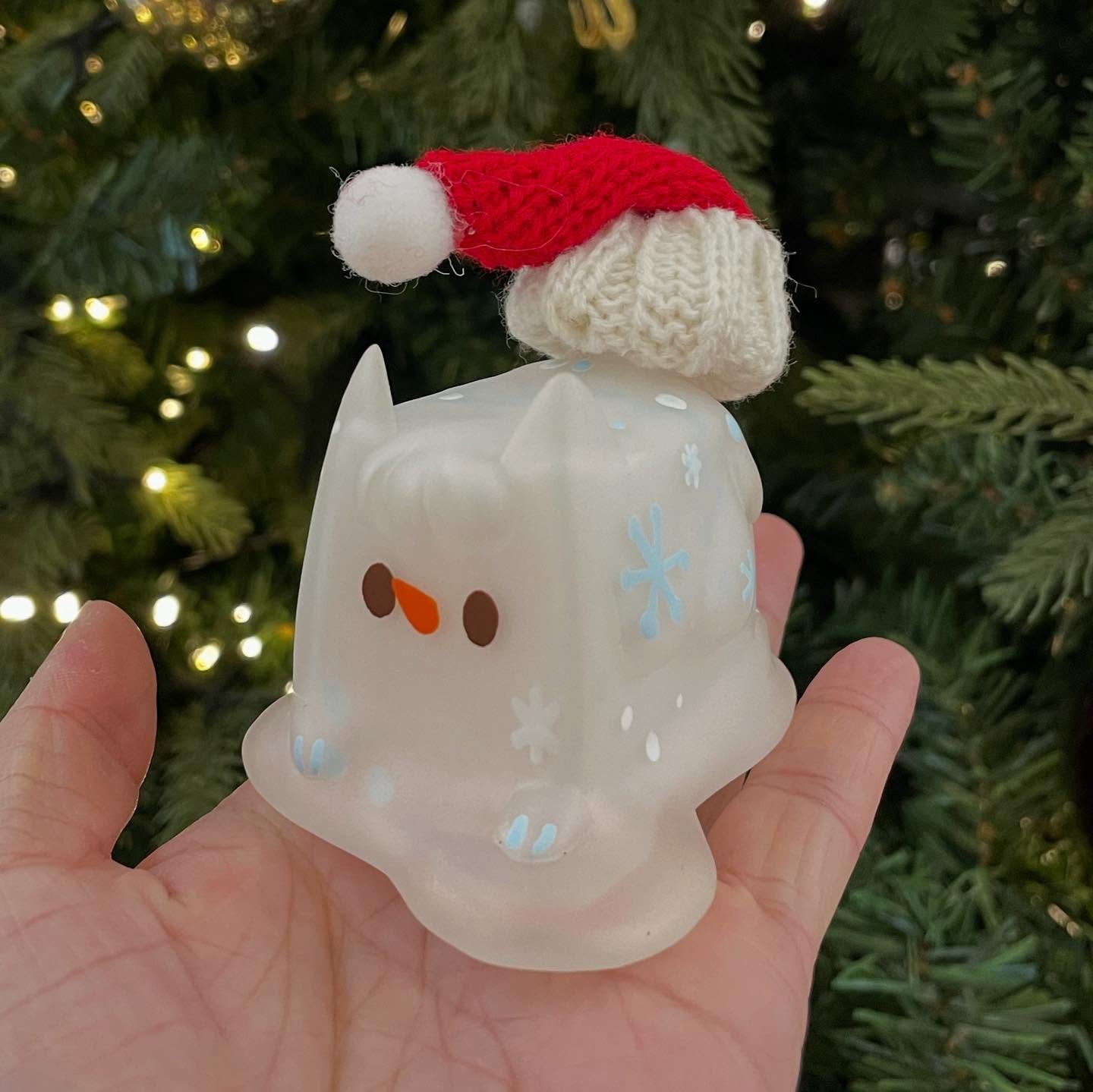 Hand holding Ice cream cat - Snow Man by Rato Kim, a small sofubi toy with a knitted hat, limited to 20 pieces.