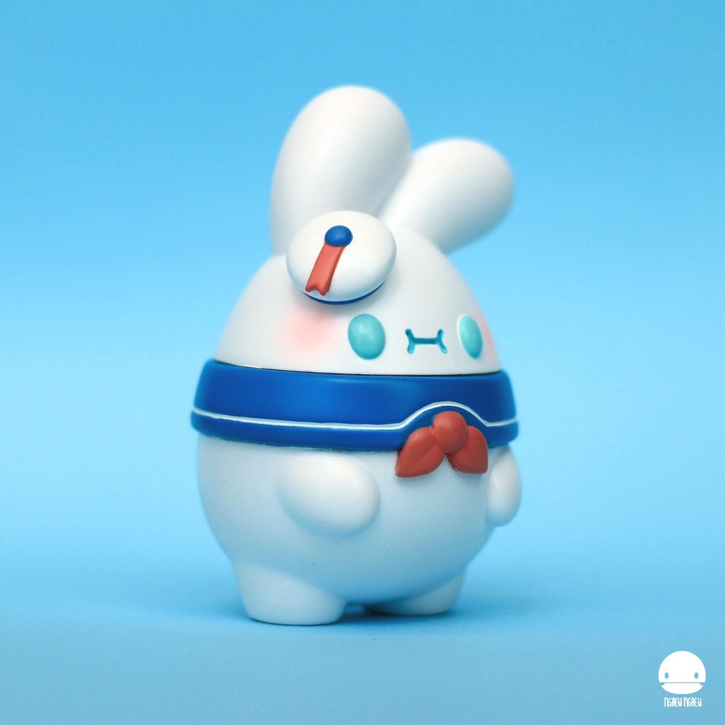 Ngaew2 Buster by Ngaew Ngaew, a limited edition resin animal figure toy, 8cm tall, featuring a unique cartoon design.