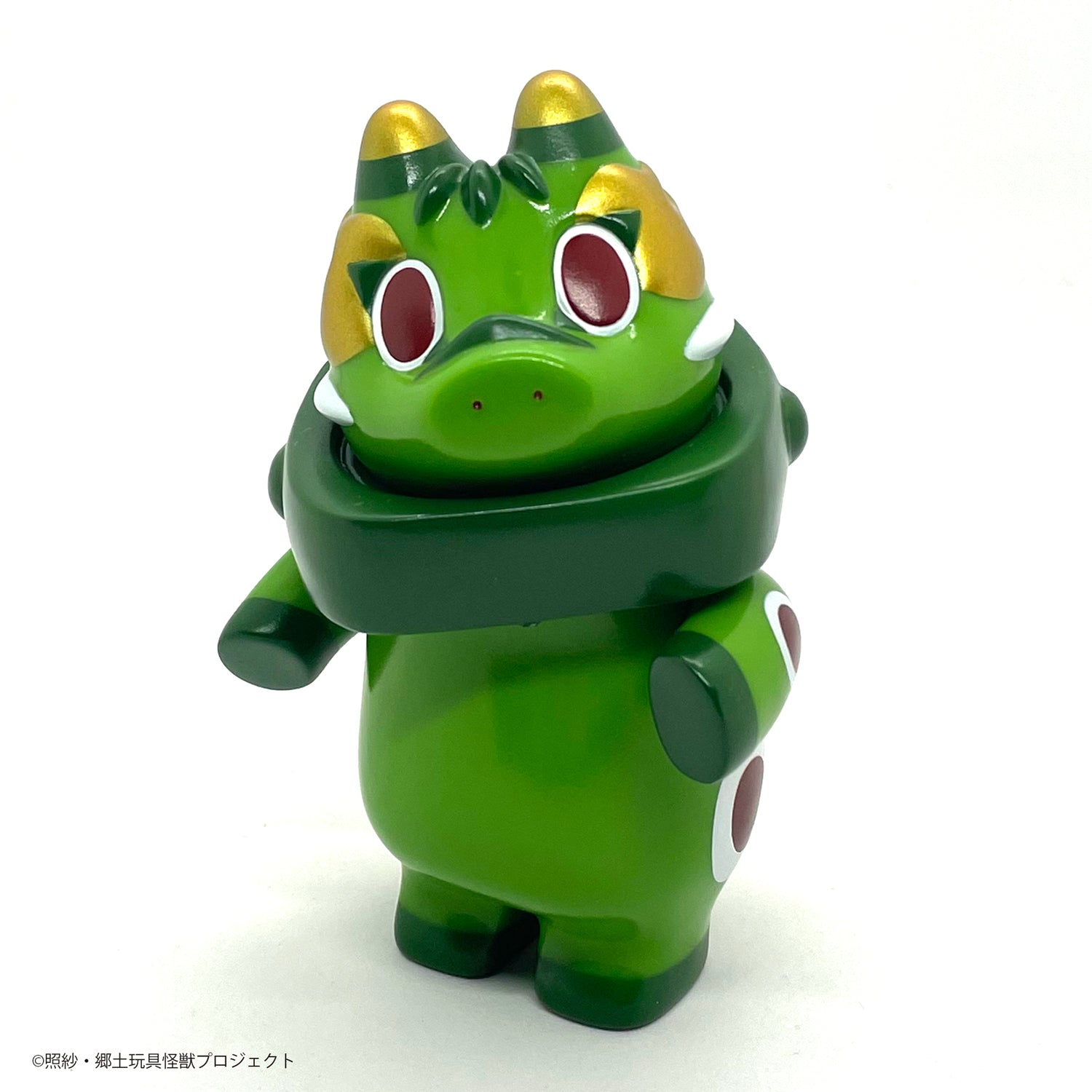 Folktoy Kaiju AKABEGON Matcha Green Tea by Teresa Chiba, a Sofubi toy of a frog-like creature, 12cm in size.
