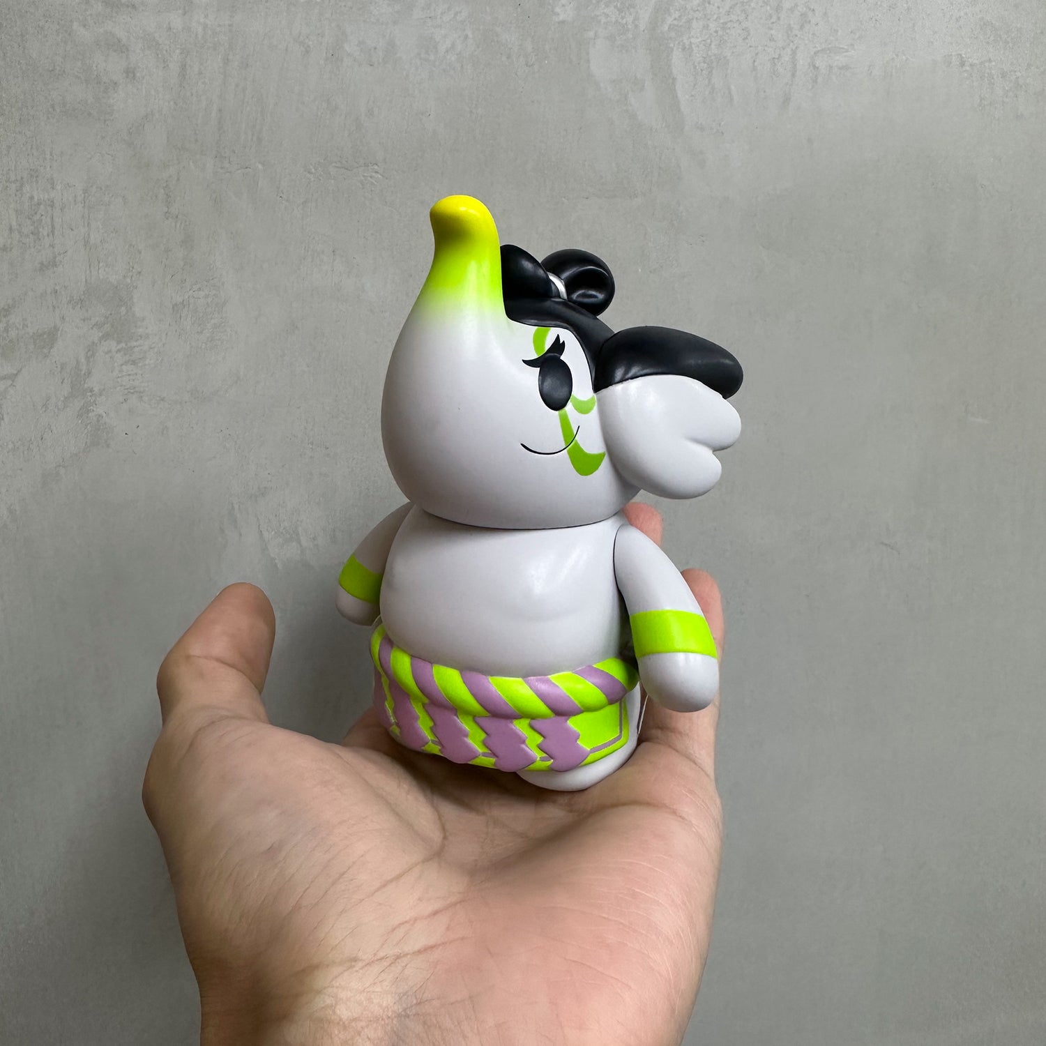 Traveller Elfie 'Sumo' Edition figure, 5 soft vinyl with droplet-shaped head, large eye, zigzag skirt; preorder for June 2026.