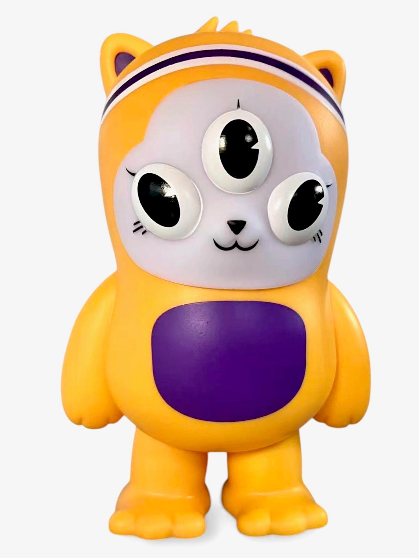 CollectedCon LA Beans Exclusive: Preorder this 5 vinyl figure, a three-eyed, cat-like creature with distinctive features, limited to 150 pieces. Ships May 2026.