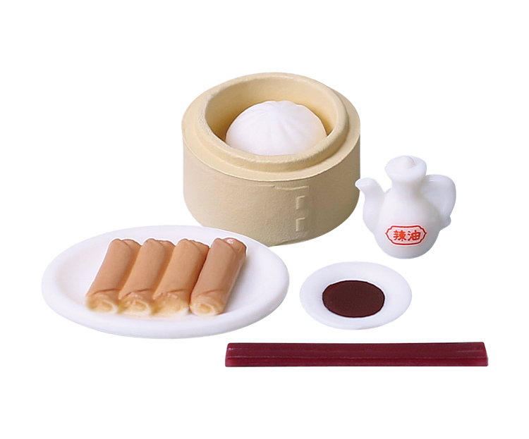 Tiny dim sum Gacha Series: Miniature bamboo steamer with baozi, spring rolls, soy sauce dish, and chopsticks. A collectible model from Strangecat Toys.
